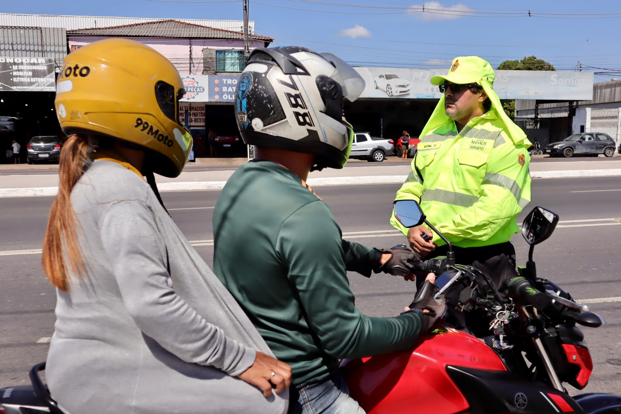 Fiscalização na zona Leste de Manaus aborda 56 veículos e apreende duas motos sem placas