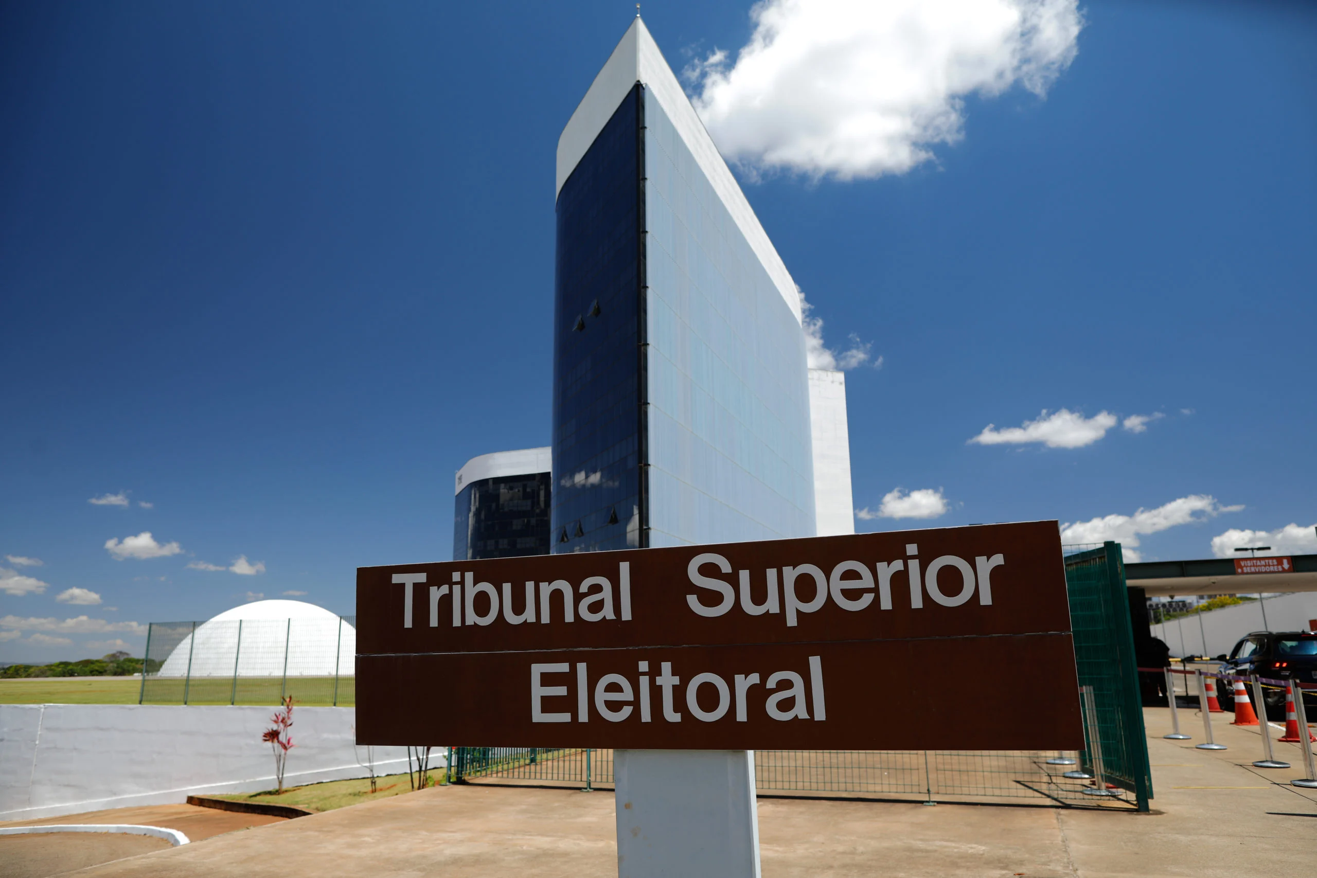TSE proíbe uso de adesivos de propaganda eleitoral 